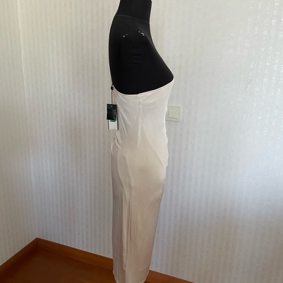 Gorgeous one shoulder summer dress. Beautiful soft ivory/cream. - Picture 5 of 12